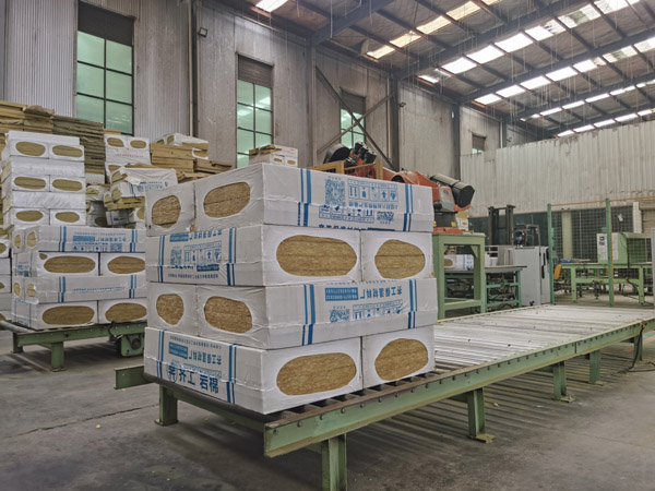 巖棉板生產車間